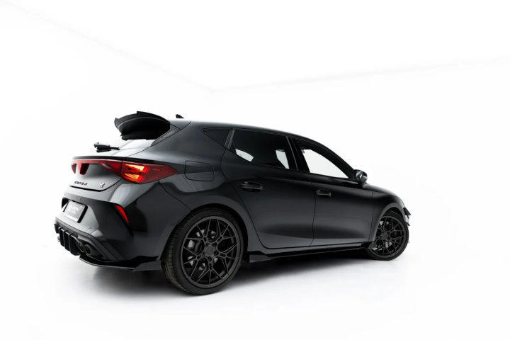 Cupra Leon ST / Hatchback Mk1 Facelift 2024- Street Pro Sidoextensions + Flaps Maxton Design i gruppen Välj bilmodell / Cupra / Leon 2020+ hos DDESIGN Scandinavia AB (CULE1FCNC-SD1B-SF1G)