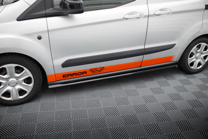 Ford Transit Courier Mk1 2014-2017 Sidoextensions V.1 Maxton Design i gruppen Välj bilmodell / Ford / Transit / Styling hos DDESIGN Scandinavia AB (FO-TR-COU-1-SD1G)