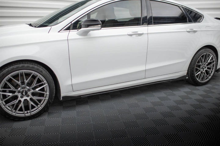 Ford Mondeo Sport Mk5 Facelift / Fusion Sport Mk2 Facelift 2019-2022 Street Pro Sidoextensions + Flaps Svart/Röd + Blanka Flaps Maxton Design i gruppen Välj bilmodell / Ford / Mondeo Mk5 14-22 / Styling hos DDESIGN Scandinavia AB (FOMO5FSPORTCNC-SD1BRBSF1G)