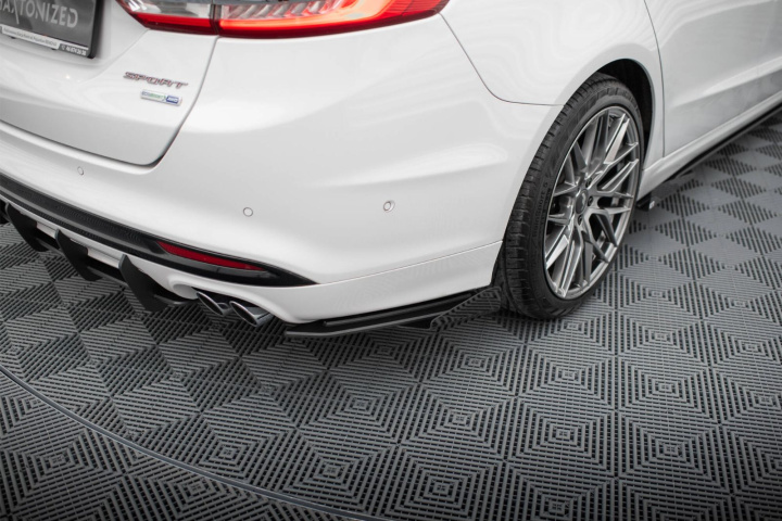 Ford Mondeo Sport Mk5 Facelift / Fusion Sport Mk2 Facelift 2019-2022 Street Pro Bakre Sidoextensions + Flaps Svart/Röd + Blanka Flaps Maxton Design i gruppen Välj bilmodell / Ford / Mondeo Mk5 14-22 / Styling hos DDESIGN Scandinavia AB (FOMO5FSPORTCNCRSD1BRBRSF1)
