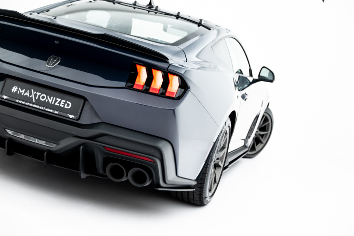 Ford Mustang Dark Horse Mk7 2023- Street Pro Bakre Sidoextensions Maxton Design i gruppen Välj bilmodell / Ford / Mustang 24+ hos DDESIGN Scandinavia AB (FOMU7DHCNC-RSD1B)