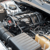 G50-03-1015 Chrysler Hemi 5.7 / 6.1 / 6.2 / 6.4 2005-2018 Fuel Fuel Rail Svart Grams Performance (8)