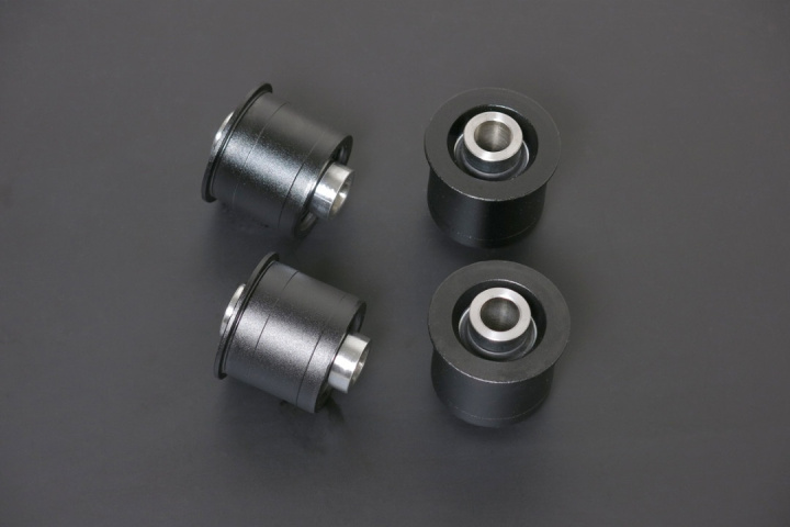 HR-8735 Toyota SC 91-00 / GS 93-97 / SUPRA 93-02 / ARISTO 91-97 / CROWN 95-01 Bakre Övre Stag Bussning (Pillowball) 4 Delar/Set Hardrace