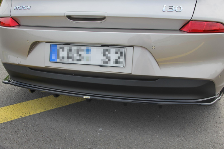 Hyundai I30 MK3 Hatchback 2017+ Bakre Splitter / Diffuser (med bars) Maxton Design i gruppen Välj bilmodell / Hyundai / I30 (PD) 17+ / Styling hos DDESIGN Scandinavia AB (HY-I30-3-RD1-RD2G)
