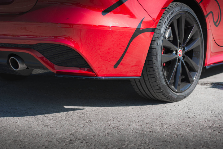 Jaguar XE R-Dynamic X760 Facelift 2019+ Bakre Sidoextensions V.1 Maxton Design i gruppen Välj bilmodell / Jaguar / XE (X760) 2015+ hos DDESIGN Scandinavia AB (JA-XE-1-RDYNAMIC-RSD1G)