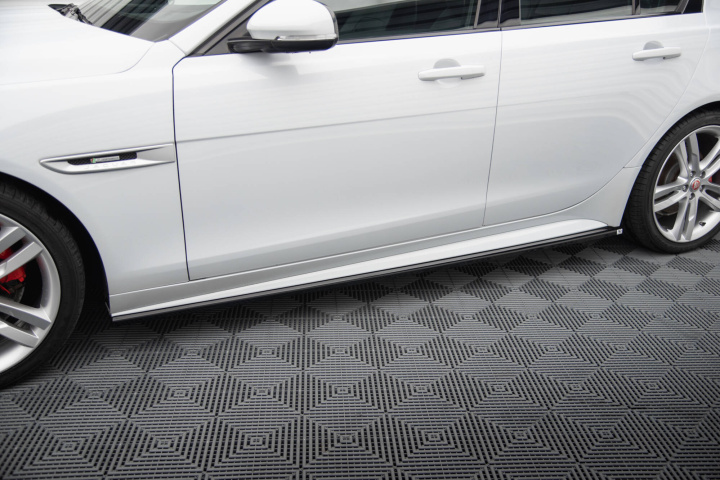 Jaguar XE R-Sport X760 2015+ Sidoextensions V.1 Maxton Design i gruppen Välj bilmodell / Jaguar / XE (X760) 2015+ hos DDESIGN Scandinavia AB (JA-XE-1-RSPORT-SD1G)