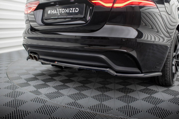 Jaguar XE X760 Facelift 2019+ Bakre Splitter / Diffuser med Splitters Maxton Design i gruppen Välj bilmodell / Jaguar / XE (X760) 2015+ hos DDESIGN Scandinavia AB (JA-XE-1F-RSD1G-RD1G)