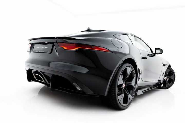 Jaguar F-Type X152 Facelift 2 2020-2024 Street Pro Bakre Diffuser Röd Maxton Design i gruppen Välj bilmodell / Jaguar / F-Type (X152) 2014+ / Styling hos DDESIGN Scandinavia AB (JAFTYPE1F2CNC-RS1BRB)