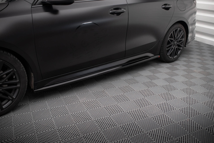 Kia Proceed GT Mk1 Facelift 2022+ Sidoextensions V.1 Maxton Design i gruppen Välj bilmodell / KIA / Ceed 06+ / Styling hos DDESIGN Scandinavia AB (KI-CE-3F-PRO-GT-SD1G)