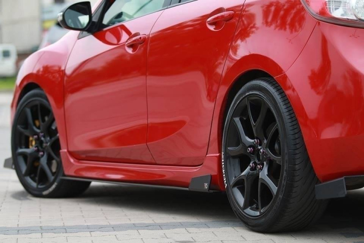 Mazda 3 MK2 MPS 2009-2013 Racing Sidokjolar / Sidoextensions Maxton Design i gruppen Välj bilmodell / Mazda / 3 MPS 09-13 / Styling / Sidokjolar hos DDESIGN Scandinavia AB (MA-3-2-MPS-CNC-SD1A)