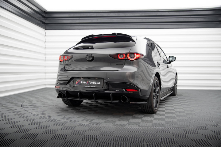 Mazda 3 Mk4 2019+ Vingextension V.1 Maxton Design i gruppen Välj bilmodell / Mazda / 3 19+ hos DDESIGN Scandinavia AB (MA-3-4-CAP1G)