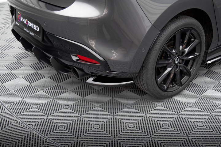 Mazda 3 Mk4 2019+ Bakre Sidoextensions Maxton Design i gruppen Välj bilmodell / Mazda / 3 19+ hos DDESIGN Scandinavia AB (MA-3-4-RSD1G)