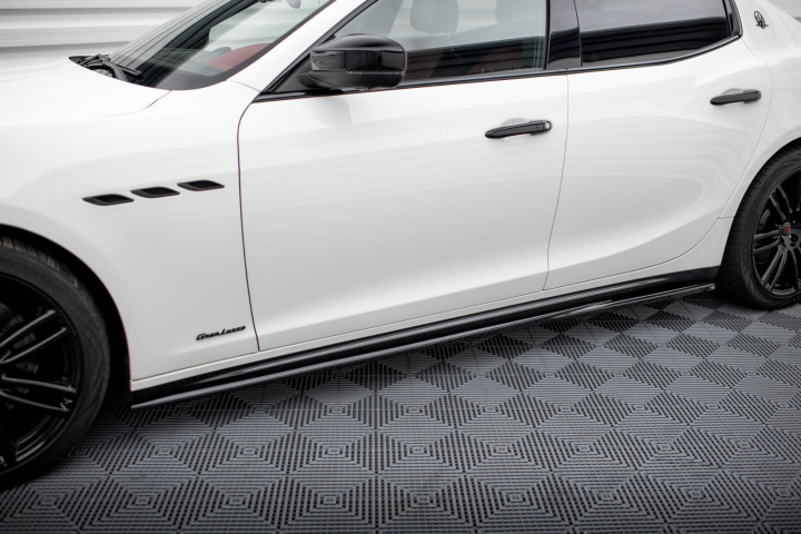 Maserati Ghibli MK3 Facelift 2017-2020 Sidokjolar / Sidoextensions Maxton Design i gruppen Välj bilmodell / Maserati / Ghibli hos DDESIGN Scandinavia AB (MA-GH-1F-SD1G)
