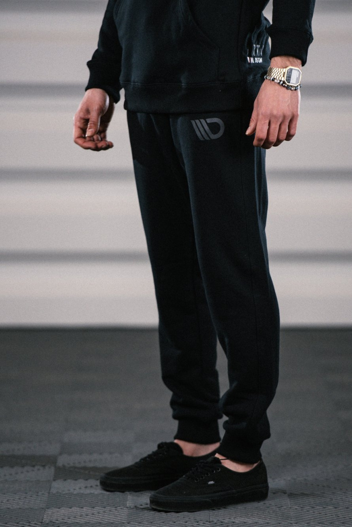 Svarta Sweatpants Herr (S) Maxton Design i gruppen Välj bilmodell hos DDESIGN Scandinavia AB (MA-PANT-BLK-MENS-1-S)