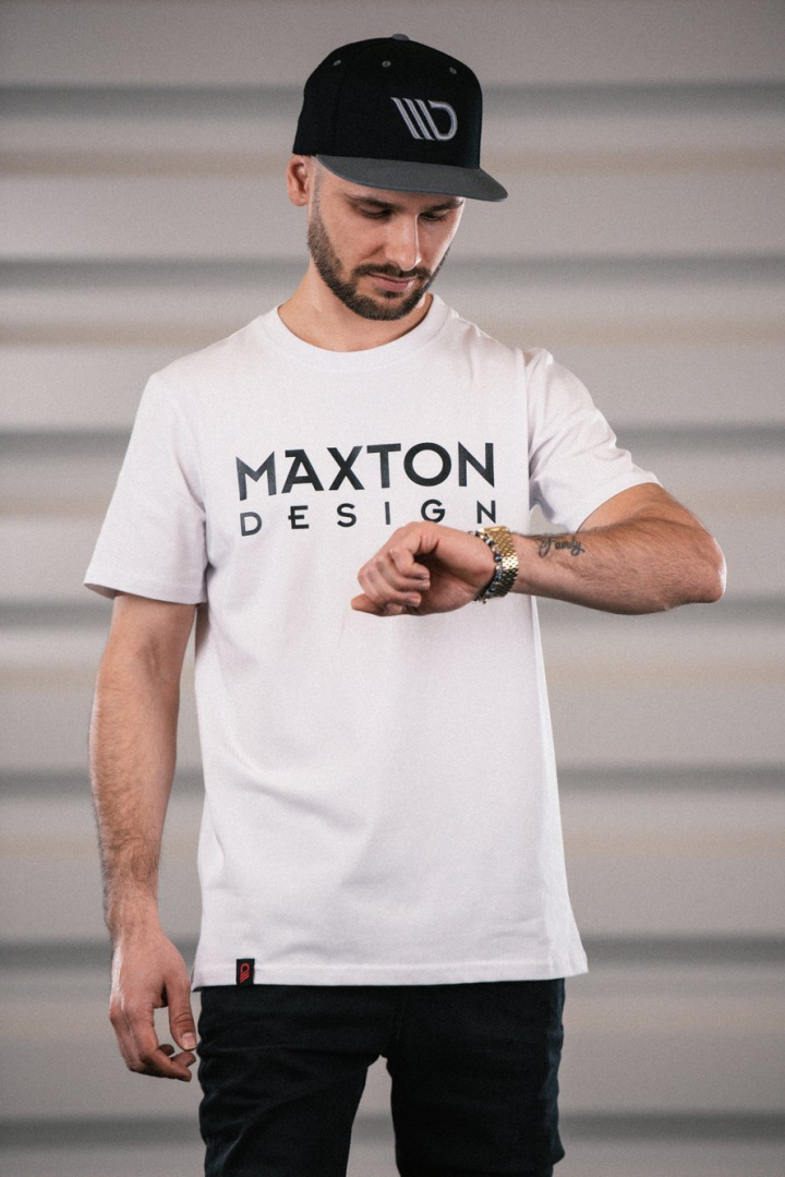 Vit T-shirt Herr (M) Maxton Design i gruppen Välj bilmodell hos DDESIGN Scandinavia AB (MA-TSHRT-WHT-MENS-1-M)
