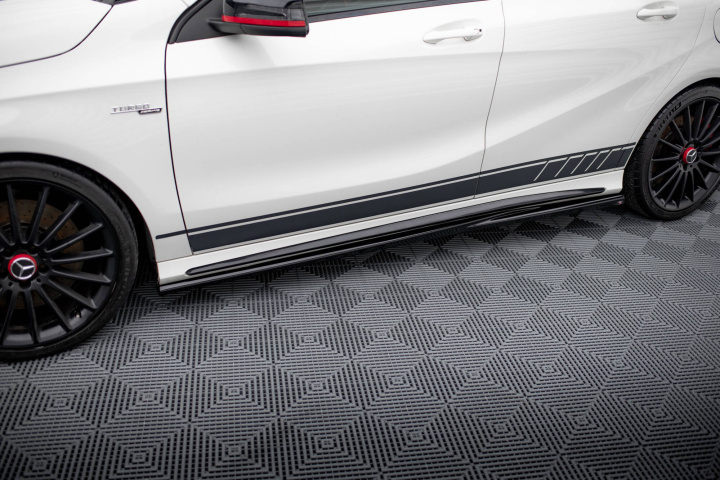 Mercedes-Benz A45 AMG W176 2012-2015 Sidoextensions Maxton Design i gruppen Välj bilmodell / Mercedes Benz / A-Klass 12-18 (W176) / Styling hos DDESIGN Scandinavia AB (ME-A45-W176-SD1G)