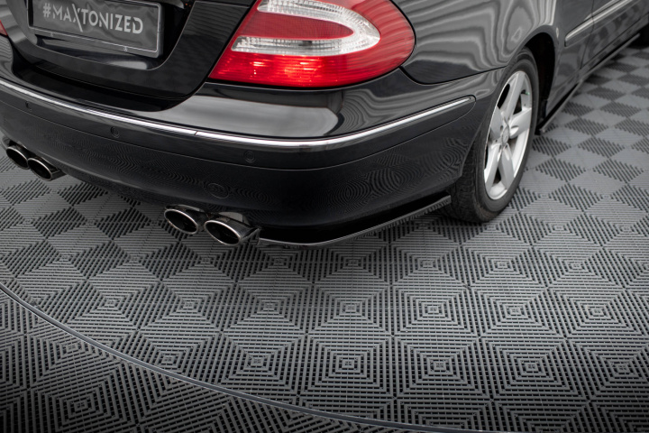 Mercedes CLK W209 2002-2005 Bakre Sidoextensions V.1 Maxton Design i gruppen Välj bilmodell / Mercedes Benz / CLK-Class 02-10 (W209) / Styling hos DDESIGN Scandinavia AB (ME-CLK-209-RSD1G)