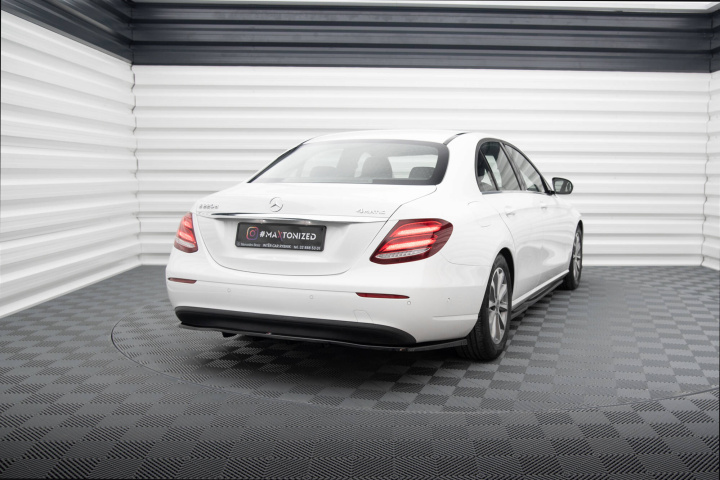 Mercedes-Benz E-Klass W213 2016-2021 Bakre Splitter (Med Splitters) V.1 Maxton Design i gruppen Välj bilmodell / Mercedes Benz / E-Class 17+ (W213 - C238) / Styling hos DDESIGN Scandinavia AB (ME-E-213-RD2G-RD3G)