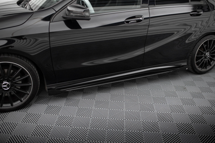 Mercedes A-Klass AMG-Line W176 Facelift 2015-2018 Street Pro Sidokjolar / Sidoextensions + Splitters Maxton Design i gruppen Välj bilmodell / Mercedes Benz / A-Klass 12-18 (W176) / Styling hos DDESIGN Scandinavia AB (MEA176FAMGLINECNCSD1BSF1G)