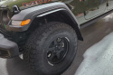 Jeep JT Gladiator (Mojave/Rubicon) 2019-2026 Stänklappar Svarta Med Svartmetallic Logotyp Rally Armor