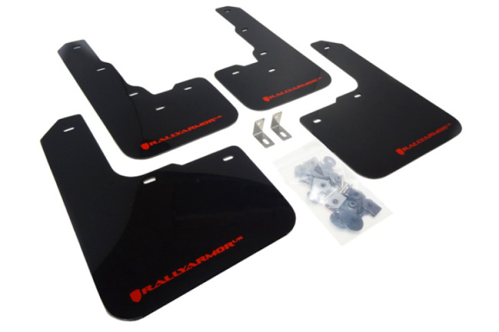 Dodge Dart 2013-2016 Stänklappar UR Svarta Med Röd Logotyp Rally Armor i gruppen Välj bilmodell hos DDESIGN Scandinavia AB (MF39-UR-BLK-RD)