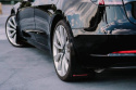 Tesla Model 3 17+ Svarta Stänkskydd Mörkgrå Logo Rally Armor