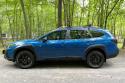 Subaru Outback Wilderness 2022-2025 Stänklappar Svarta Med Blå Logotyp Rally Armor