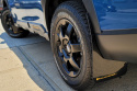 Subaru Outback Wilderness 2022-2025 Stänklappar Svarta Med Blå Logotyp Rally Armor