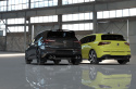 Volkswagen Golf GTI/R (MK8) 2022-2026 Stänklappar UR Röda Med Vit Logotyp Rally Armor