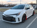Toyota GR Corolla 2023-2026 Stänklappar UR Röda Med Svart Logotyp Rally Armor