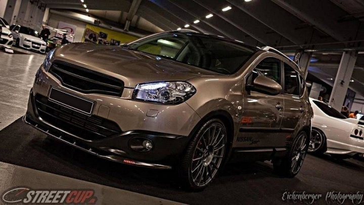 Nissan Qashqai (Facelift) 2009-2013 Frontläpp / Frontsplitter Maxton Design i gruppen Välj bilmodell / Nissan / Qashqai 2007- hos DDESIGN Scandinavia AB (NI-QA-1F-FD1G)