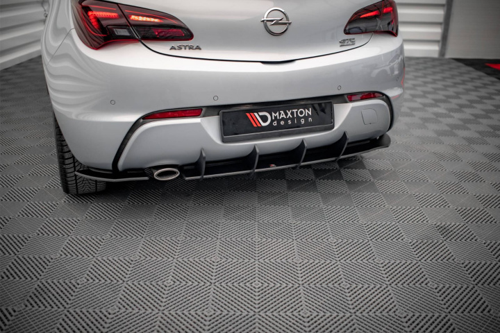 Opel Astra GTC OPC-Line J 2009-2020 Street Pro Bakre Diffuser Svart/Röd Maxton Design i gruppen Välj bilmodell / Opel / Astra J 09-15 / Styling hos DDESIGN Scandinavia AB (OPASJGTCOPCLINECNCRS1BBRB)