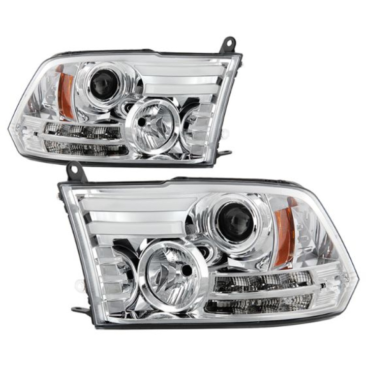 PRO-YD-DR13-LBDRL-C Dodge Ram 13-15 Strålkastare Projektor - Ljuslist DRL - Krom Spyder Auto