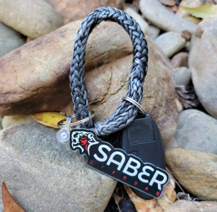 Promo---SBR-KR1 Saber Mjuk Schackel Nyckelring