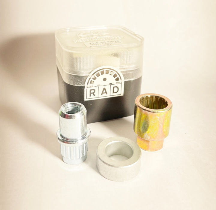 RAD Låsmutter RAD-1250015 Låsmutter M12x1.5 Konisk Silver Jaguar i gruppen Välj bilmodell hos DDESIGN Scandinavia AB (RAD-1250015)