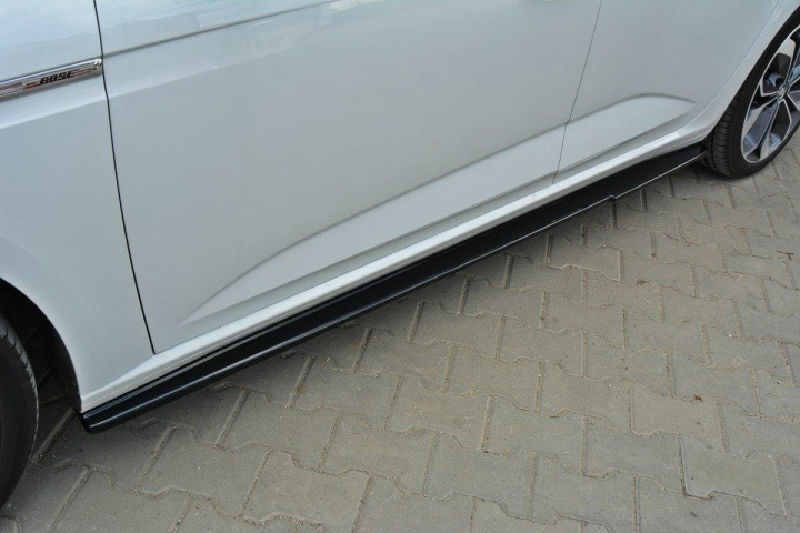 Renault Megane Standard/GT-Line MK4 Hatchback 2016+ Sidokjolar / Sidoextensions Maxton Design i gruppen Välj bilmodell / Renault / Megane 16+ hos DDESIGN Scandinavia AB (RE-ME-4-SD1G)