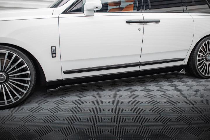 Rolls Royce Cullinan 2018+ Sidoextensions V.1 Maxton Design i gruppen Välj bilmodell / Rolls Royce / Cullinan 2018+ hos DDESIGN Scandinavia AB (RR-CU-1-SD1G)