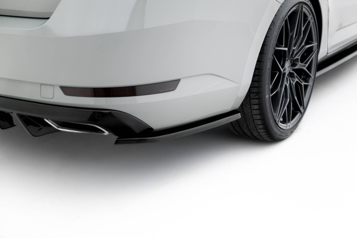 Skoda Superb Liftback / Combi Mk3 2015-2019 Bakre Sidoextensions V.3 Maxton Design i gruppen Välj bilmodell / Skoda / Superb III 15+ / Styling hos DDESIGN Scandinavia AB (SK-SU-3-RSD3G)