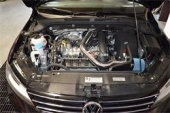 SP3030BLK-2637 Volkswagen Jetta MKVI 1.4L Turbo TSI 2016 Svart Short Ram Luftfilterkit Injen (2)