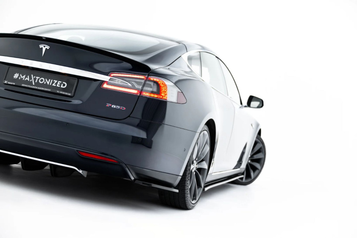 Tesla Model S Mk1 2012-2016 Bakre Sidoextensions V.1 Maxton Design i gruppen Välj bilmodell / Tesla Motors / Tesla Model S 2012+ hos DDESIGN Scandinavia AB (TE-MODELS-1-RSD1G)