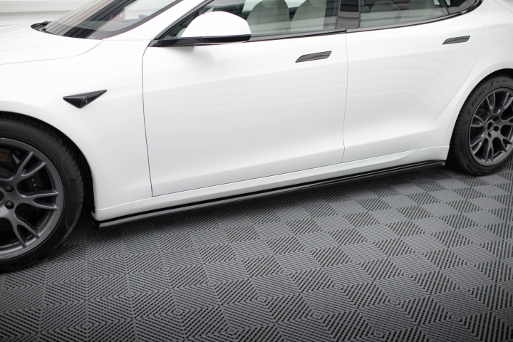 Tesla Model S Plaid Mk1 Facelift 2021+ Sidoextensions V.2 Maxton Design i gruppen Välj bilmodell / Tesla Motors / Tesla Model S 2012+ hos DDESIGN Scandinavia AB (TE-MODELS-1F2-PL-SD2G)