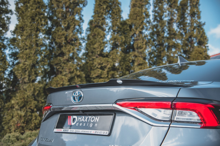Toyota Corolla XII Sedan 2019+ Vinge / Vingextension Maxton Design i gruppen Välj bilmodell / Toyota / Corolla (E210) 2018+ hos DDESIGN Scandinavia AB (TO-CO-12-S-CAP1G)