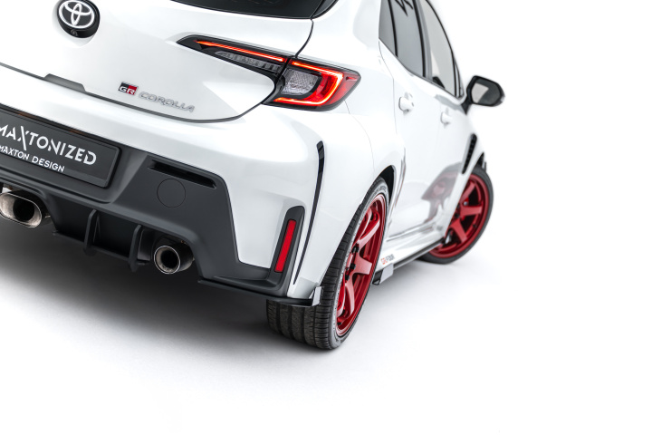 Toyota GR Corolla Mk12 2022-2024 Street Pro Bakre Sidoextensions + Flaps Maxton Design i gruppen Välj bilmodell / Toyota / GR Corolla 2022+ hos DDESIGN Scandinavia AB (TOCO12GR4CNC-RSD1BRBRSF1G)