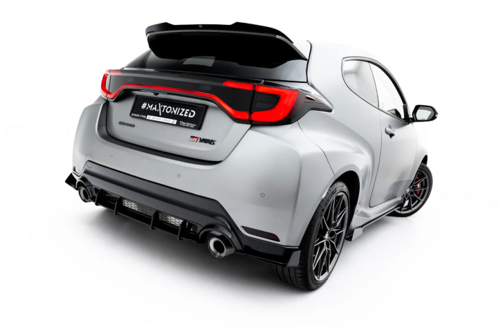 Toyota GR Yaris Mk4 Facelift 2024- Street Pro Bakre Diffuser Röd Maxton Design i gruppen Välj bilmodell / Toyota / GR Yaris 2020+ / Styling hos DDESIGN Scandinavia AB (TOYA4FGRCNC-RS1BRB)