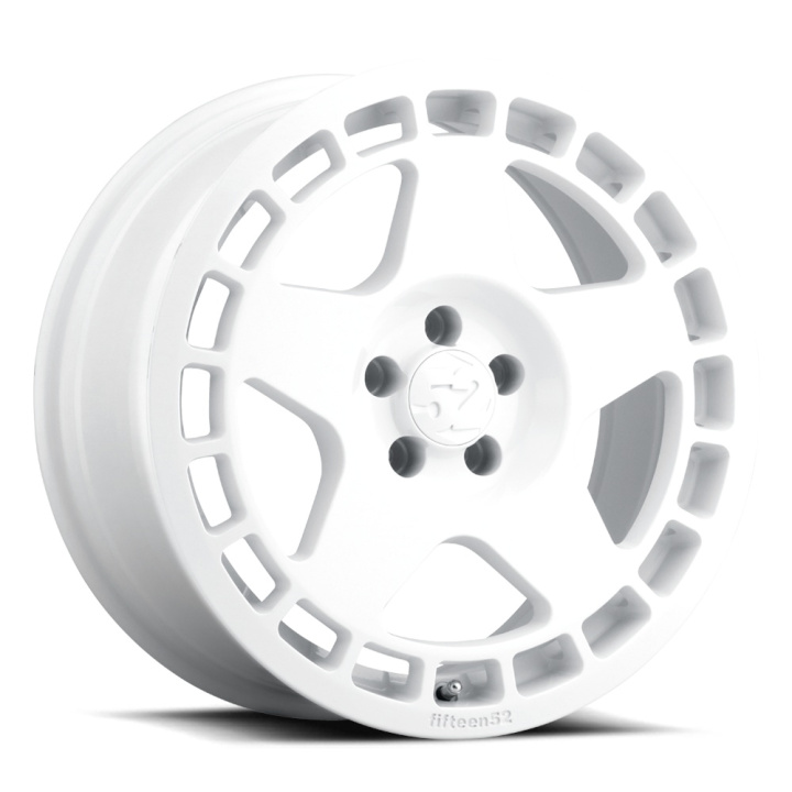 Fifteen52 Turbomac 18X8.5 ET30 5x114.3 Rally Vit 73.1 Fälg i gruppen Exteriör / Fälgar & Däck / Fälgar / fifteen52 / Turbomac hos DDESIGN Scandinavia AB (TURRW-88554-30)