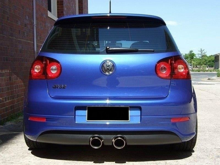 VW GOLF V R32 2003-2009 Bakre Diffuser (Med Dubbla urtag för utblås - R32-Look) Maxton Design i gruppen Välj bilmodell / VW / Golf 5 03-09 / Styling hos DDESIGN Scandinavia AB (VW-GO-5-R32-R2A)