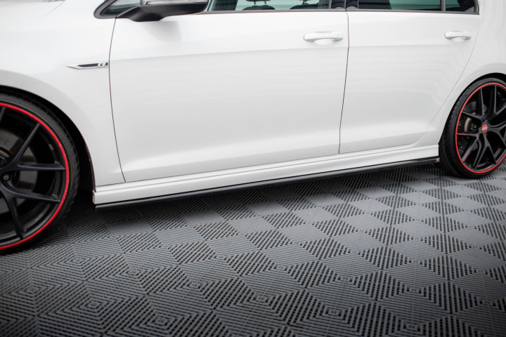 VW Golf 7 R 2013-2016 Sidoextensions V.3 Maxton Design i gruppen Välj bilmodell / VW / Golf 7 R 12-19 / Styling / Sidokjolar hos DDESIGN Scandinavia AB (VW-GO-7-R-SD3G)
