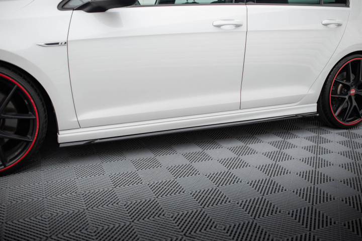 VW Golf 7 R 2013-2016 Sidoextensions V.4 Maxton Design i gruppen Välj bilmodell / VW / Golf 7 R 12-19 / Styling / Sidokjolar hos DDESIGN Scandinavia AB (VW-GO-7-R-SD4G)