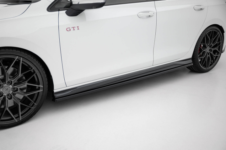 VW Golf MK8 GTI / GTI Clubsport / R-Line 2019+ Sidoextensions V.4 Maxton Design i gruppen Välj bilmodell / VW / Golf 8 GTI 19+ hos DDESIGN Scandinavia AB (VW-GO-8-GTI-SD4G)