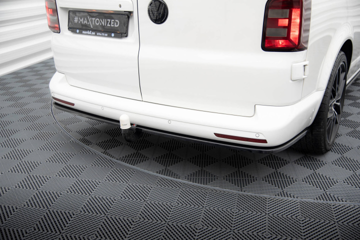 Volkswagen Transporter T6 Long Facelift 2019-2023 Bakre Splitter / Diffuser Maxton Design i gruppen Välj bilmodell / VW / Transporter T6 / Styling hos DDESIGN Scandinavia AB (VW-T6F-LONG-RD1G)